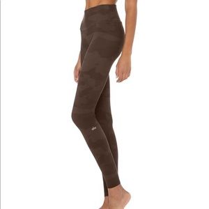 ALO Yoga High-waist camo vapor legging